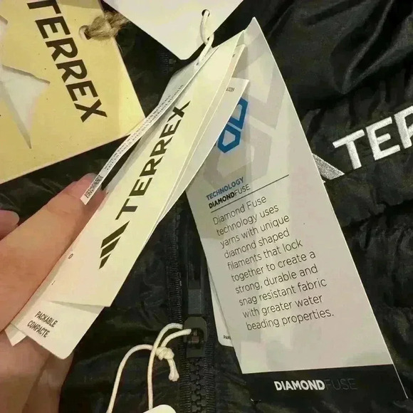 NWT TERREX TECHROCK DOWN 800 fill power
HOODED JACKET Sz M - Picture 7 of 9